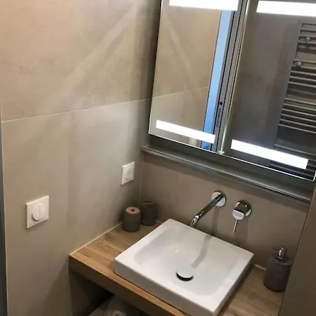 Superbe 3 Pieces Vue Mer A 2 Mn De La Plage, Terrasse, Piscine Et Parking Prive ! דירה